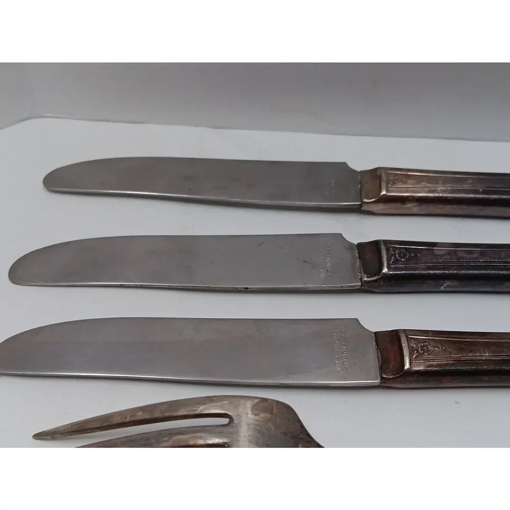 WM. A. Rogers Oneida LTD Artistic Pattern 1940 Partial Set